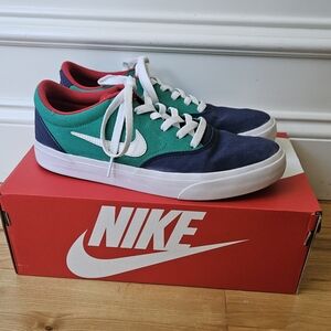 Nike Green Red and Black SB Sneakers Classic Style